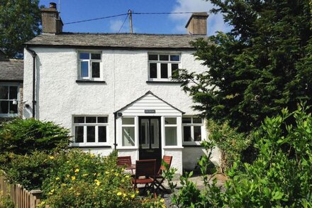 ROSE COTTAGE, pet friendly, character holiday cottage in Witherslack