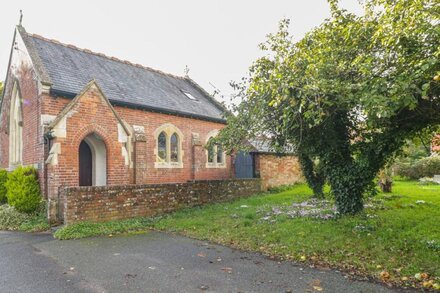 THE OLD CHAPEL, pet friendly, with a garden in Sturminster Marshall