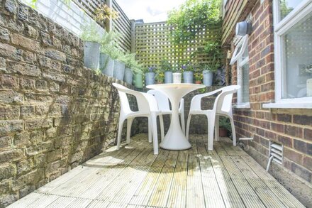 Unique holiday house in the centre of Arundel sleeps 4-5 guests