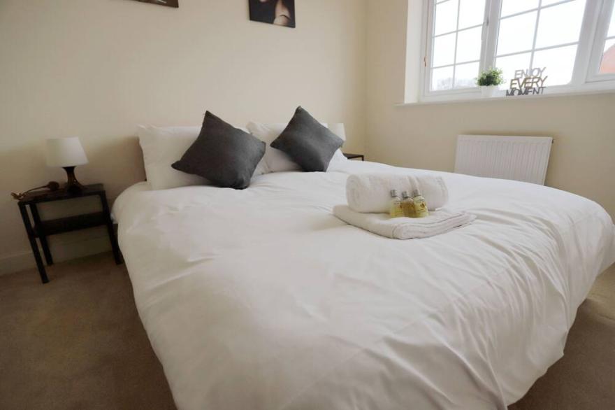 EasyTravel Luxury NEC/Airport 3 beds House