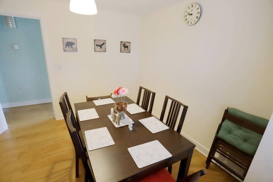EasyTravel Luxury NEC/Airport 3 beds House