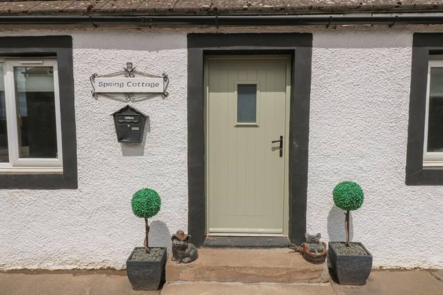 SPRING COTTAGE, Pet Friendly, Character Holiday Cottage In Chirnside