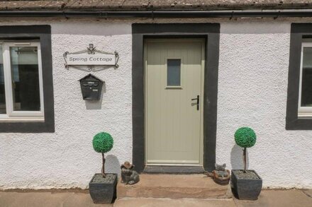 SPRING COTTAGE, pet friendly, character holiday cottage in Chirnside