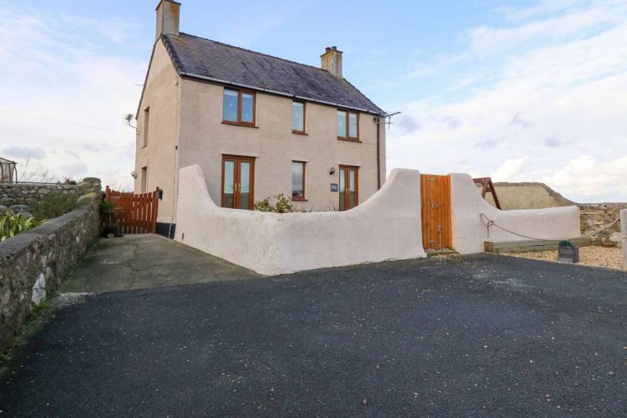 BEACON COTTAGE, Pet Friendly, Country Holiday Cottage In Cemaes Bay