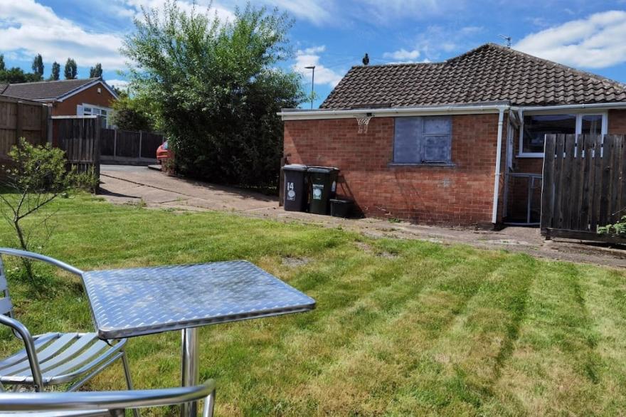 Lovely Bungalow  3 Bedrooms Free Parking Wifi
