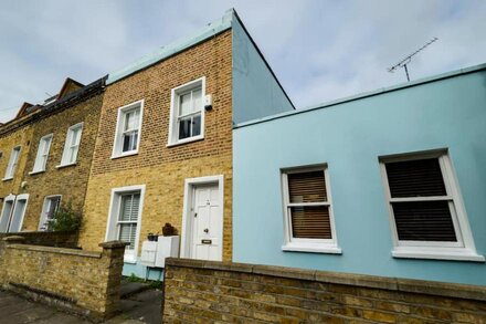 Townhouse in Battersea, InnercLondon, close to River Thames