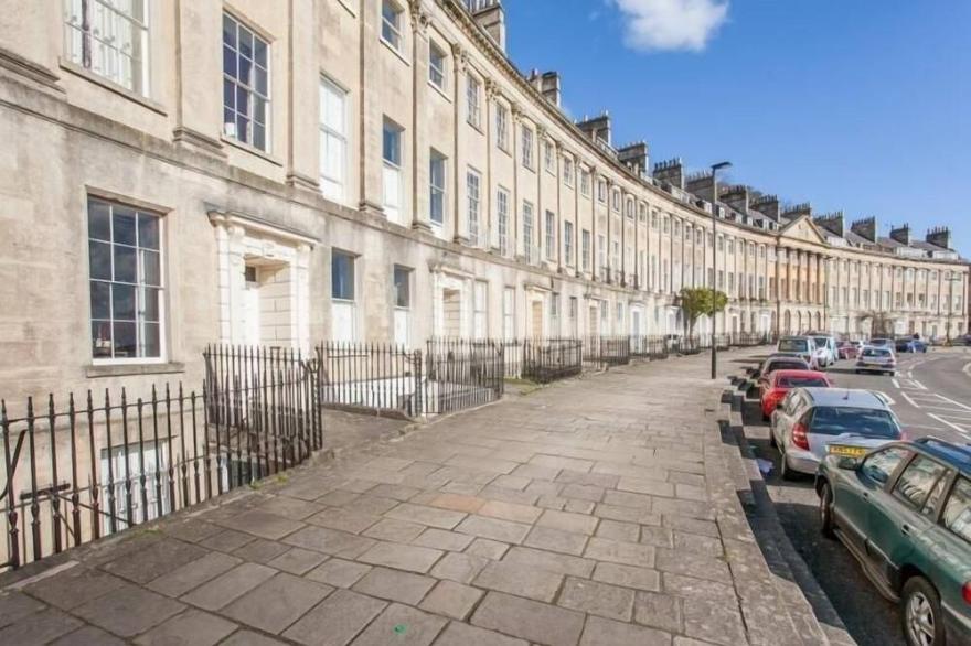 Camden Crescent - Beautiful First Floor Period Apartment With Panoramic Views