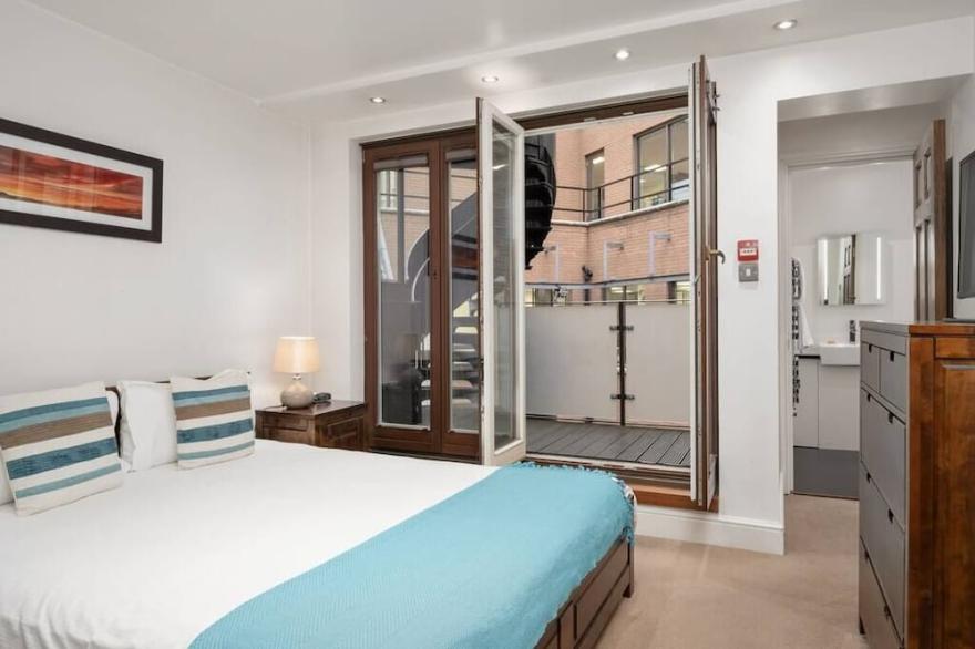 4BG 1BR sleeps 4 Balcony Air Con