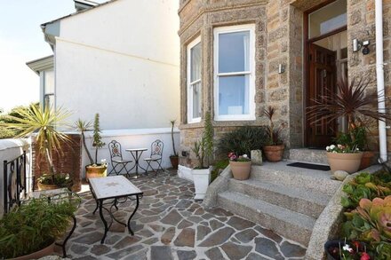 HERON, pet friendly, character holiday cottage in St Ives