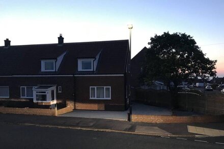 Rugby Field Cottage Whitby with off-street parking for 3 cars and 4 Bathrooms