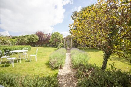 Leigh Bake House - Picture-perfect Grade 2 listed cottage