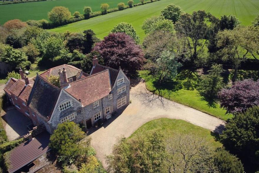 A Beautiful 17th Century Home From Home In The Idyllic Norfolk's Countryside