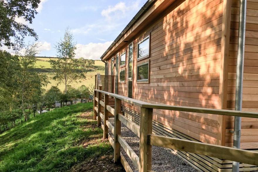 1 VALLEY VIEW, pet friendly, luxury holiday cottage in Lanreath