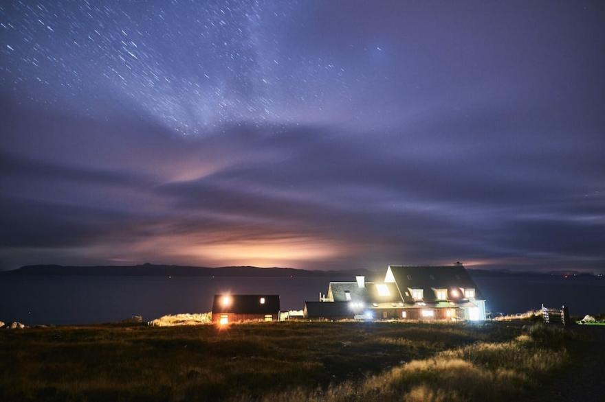 Luxurious,Secluded, Award-Winning Highland Eco-Lodge, Panoramic Hot-Tub Sea View