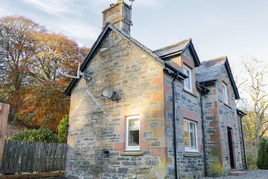 DOWER HOUSE, Pet Friendly, Character Holiday Cottage In Strathpeffer