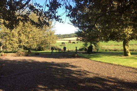 Luxury Hayshed Cottage with hot tub near St Andrews