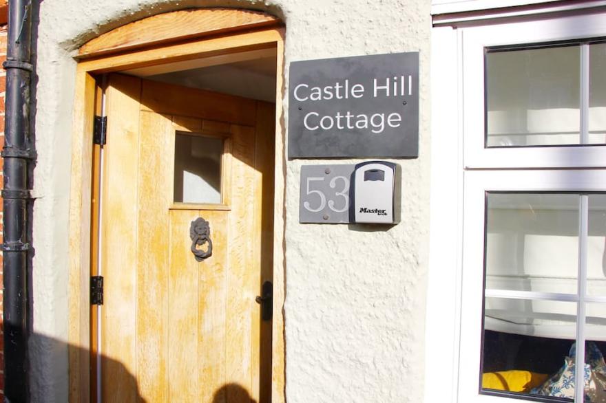 Romantic* Castle on the Hill Cottage *Framlingham