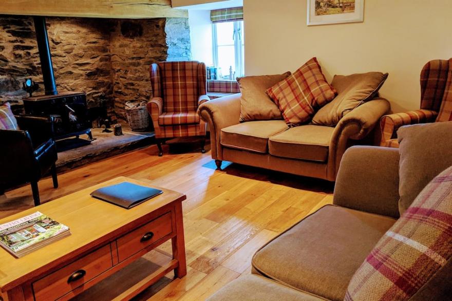 5 Star Cottage with HOT TUB, FIBRE BROADBAND, NETFLIX,