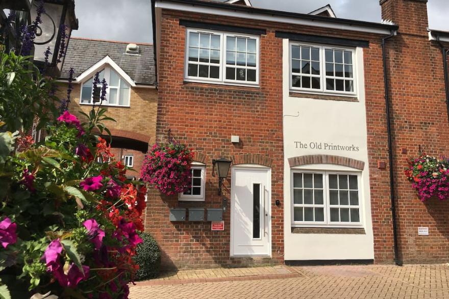 Beautiful Apartment In Centre Of Winchester With Parking
