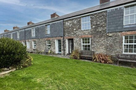 Rosemary Cottage, a 19th century cottage set with the camel trail and camel estuary at the end of the lane