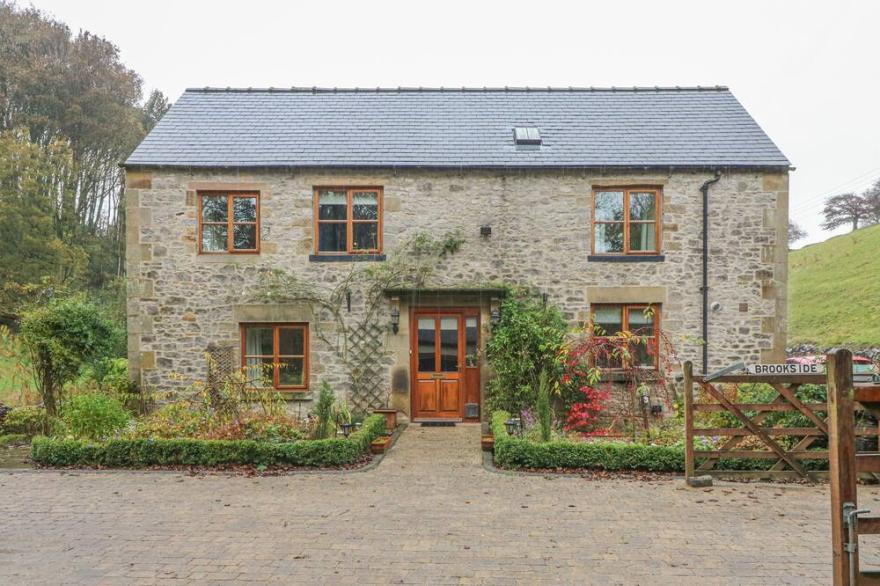 BROOKSIDE COTTAGE, Pet Friendly, With A Garden In Tideswell