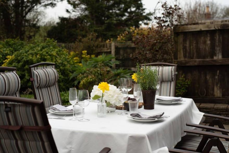 SWALLOW COTTAGE, pet friendly, with open fire in Port Isaac