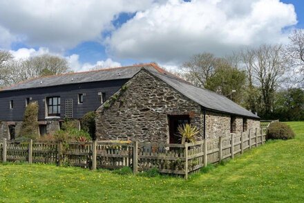 Two-bedroom, pet friendly holiday cottage set in Fowey and within walking distance of the beach