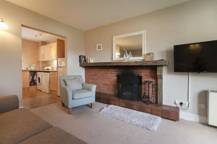 Burnham A -  a self catering cottage that sleeps 3 guests  in 1 bedroom