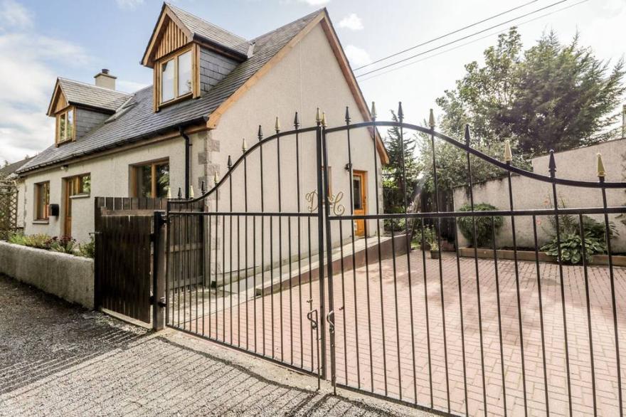 DOLCE CASA, family friendly, with open fire in Grantown-On-Spey