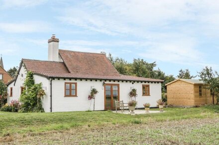 LITTLE POUND HOUSE, character holiday cottage in Mamble