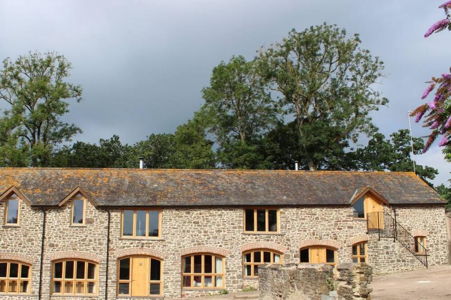 The Lower & Upper Arches, Luxury Converted Barn In Devon Countryside