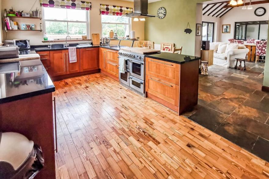 5 bedroom accommodation in Ringwood