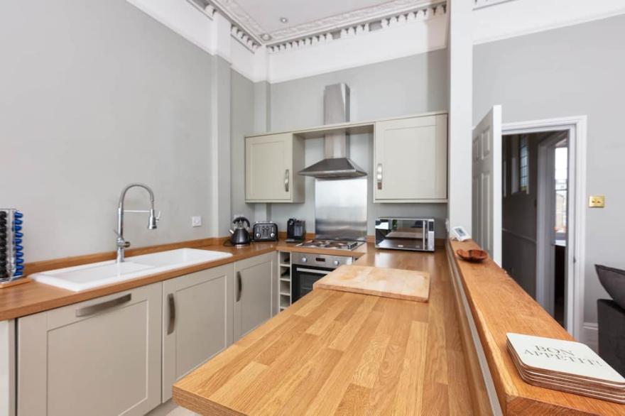Beach View - Direct Sea Views, balcony