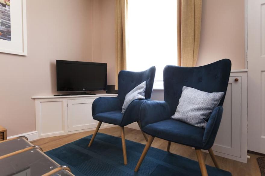 Highfield Grove -  A Serviced House That Sleeps 4 Guests  In 2 Bedrooms