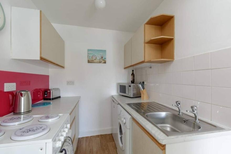 Spacious And Homely One Bedroom Flat In Edinburgh