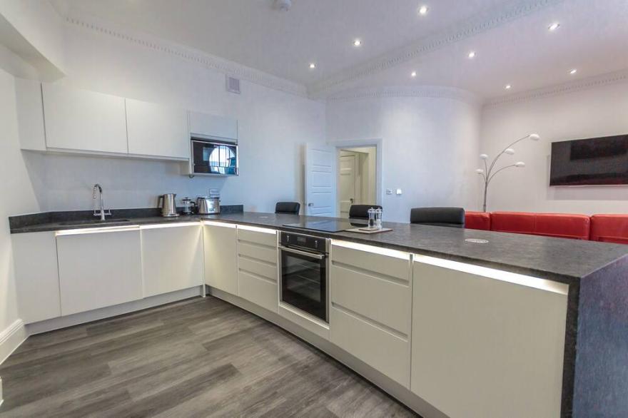 Luxury 1 bedroom top floor apartment