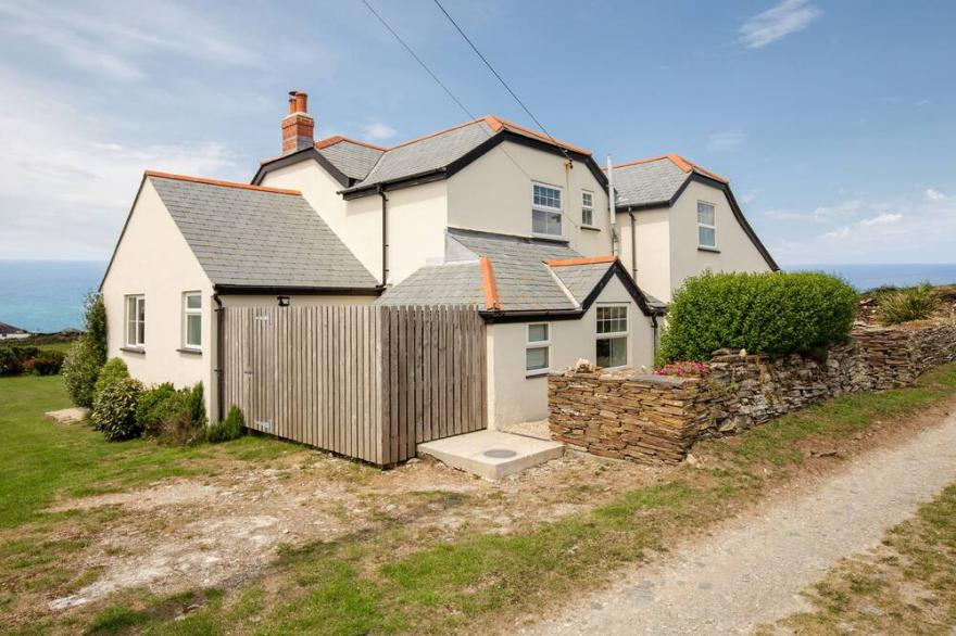 MERLINS COTTAGE, Pet Friendly, With Open Fire In Tintagel