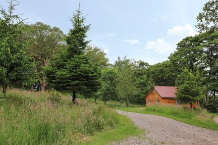 PARK BROOK DELL, romantic, country holiday cottage in Scorton