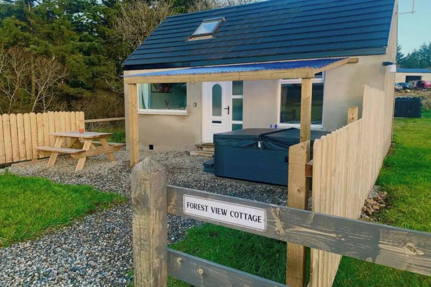 Forest View Cottage - Private Hot Tub