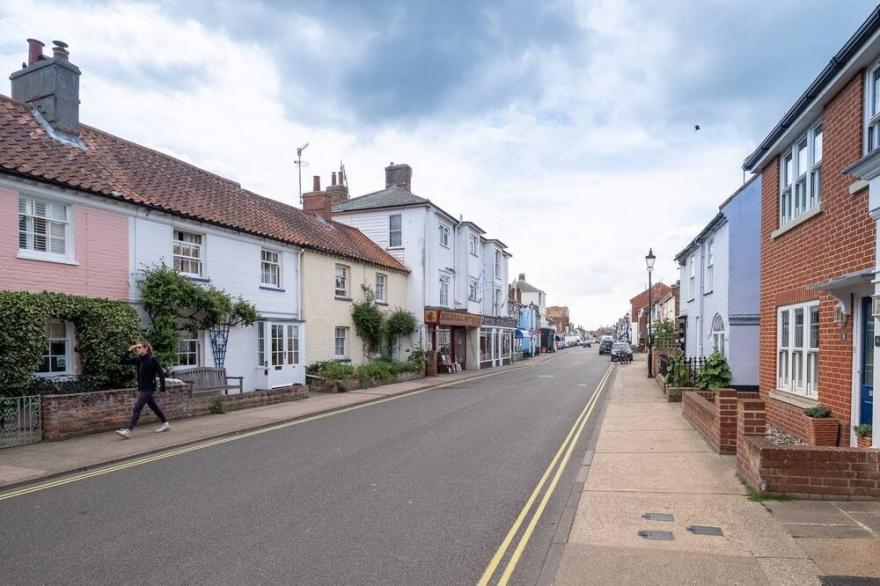 4 Wards Place - sleeps 5 guests  in 2 bedrooms