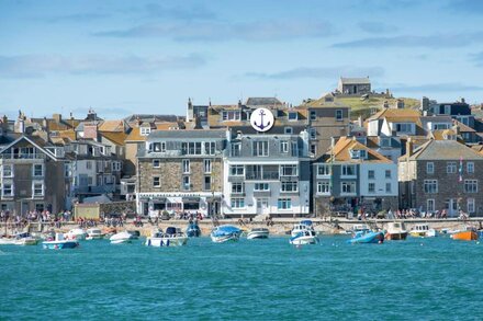 Two Harbour House, - Two Bedroom Apartment, Sleeps 4