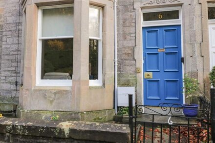 6 COLTBRIDGE GARDENS, character holiday cottage in Edinburgh