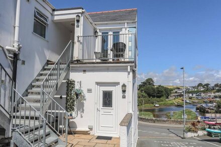 HARBOUR VIEW, pet friendly, character holiday cottage in Abersoch