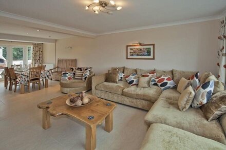 MIN Y NANT, pet friendly, country holiday cottage in Abersoch