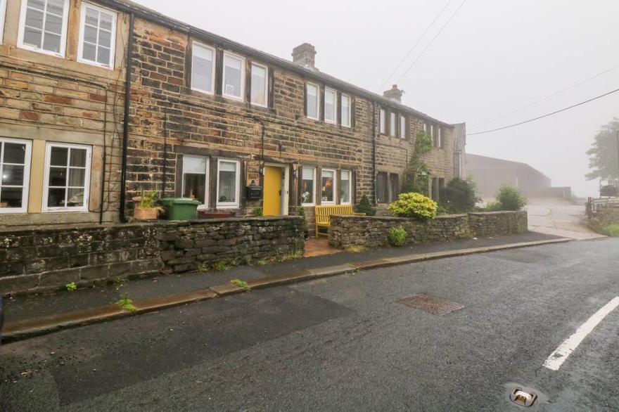 FLEECE COTTAGE, Pet Friendly, With A Garden In Holme, West Yorkshire