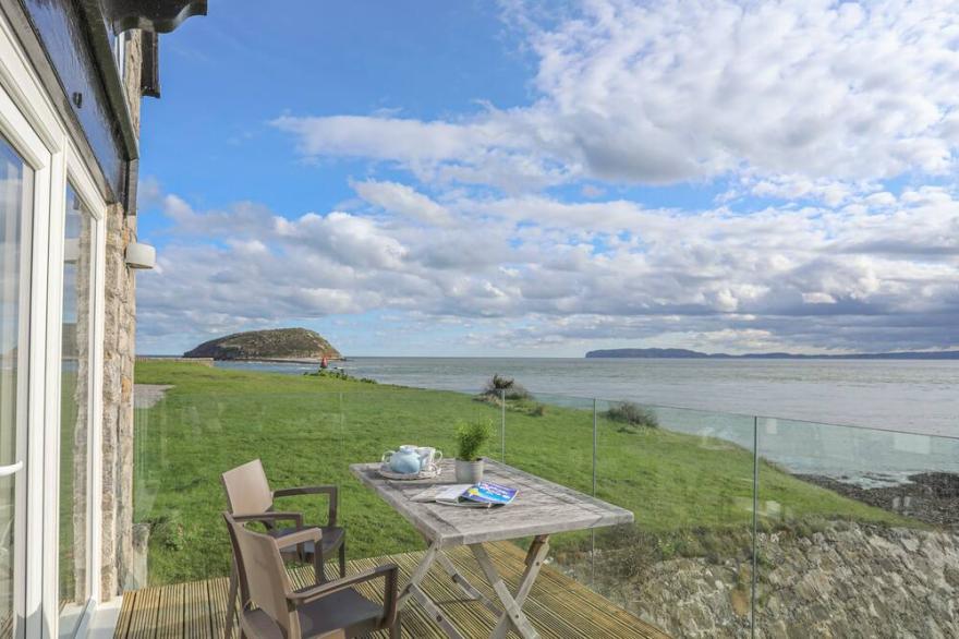 THE OLD LIFEBOAT HOUSE, family friendly, with open fire in Penmon