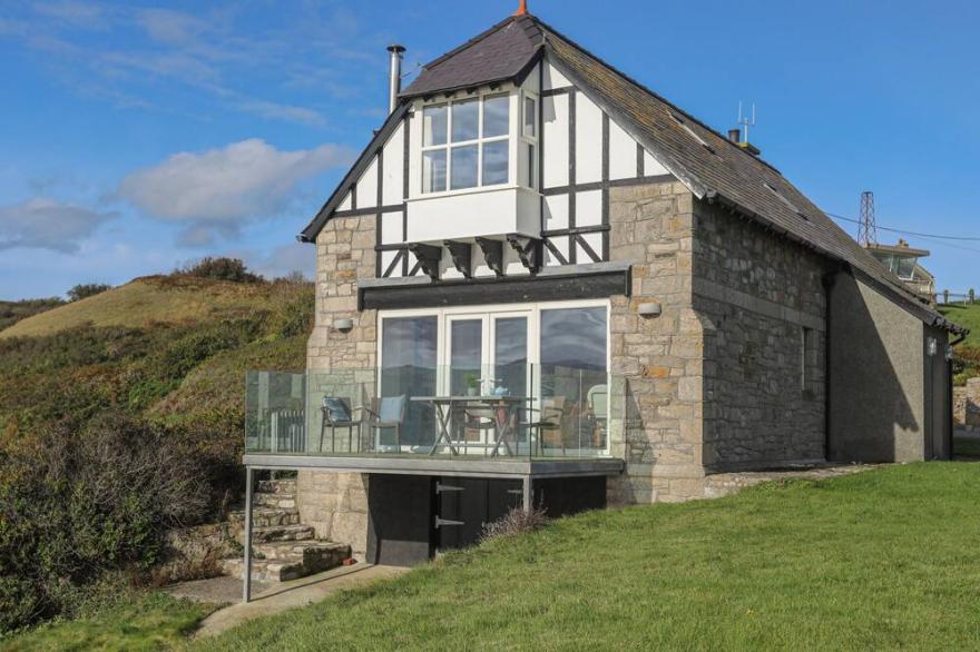 THE OLD LIFEBOAT HOUSE, family friendly, with open fire in Penmon