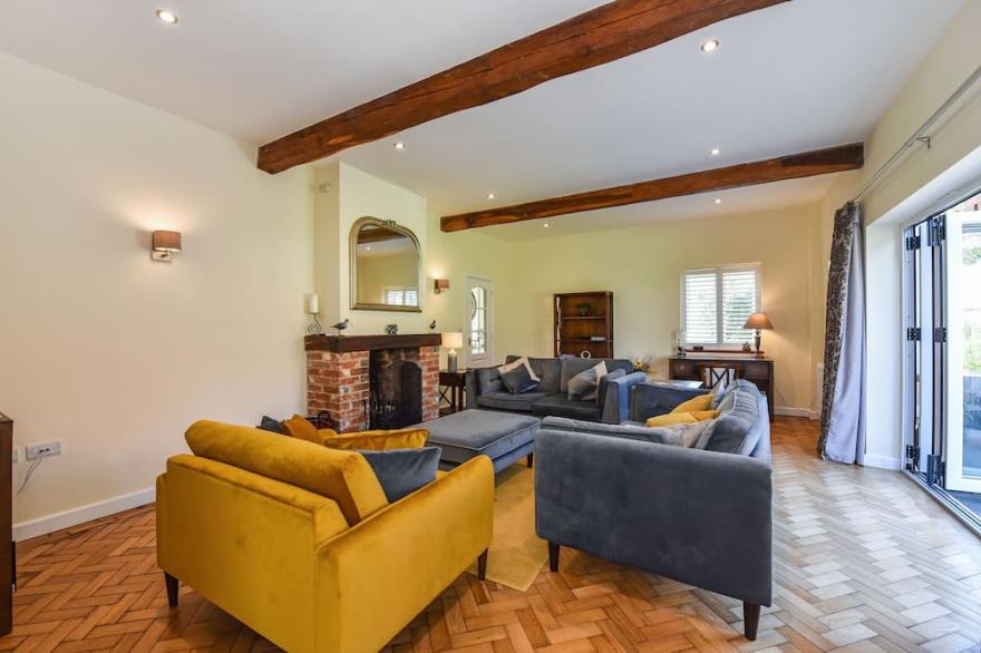 An Ideal Base To Explore Beautiful Sussex And Enjoy All The Local Amenities.