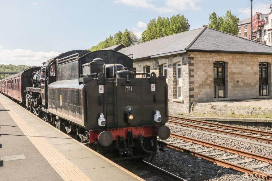 FLYING SCOTSMAN @ ENGINE SHED, Family Friendly In Whitby