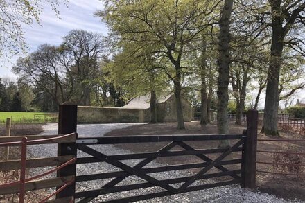 North Lodge cottage is a Charming /cozy 1890’s gate house